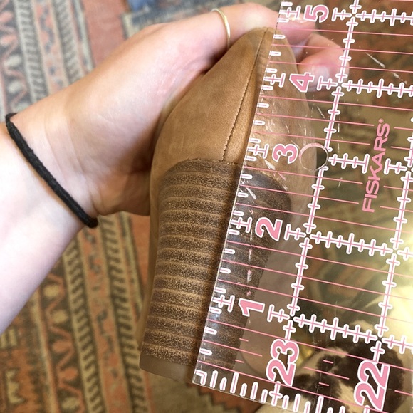 Franco Sarto Tan heels - never worn - Picture 7 of 7